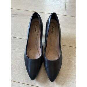 Clarks Collection Ultimate Comfort Black Leather Pointed Toe Kitten Heel Pumps